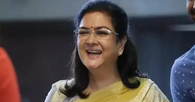എല്ലാം പച്ചയായി കാണിക്കരുത്, കുഞ്ഞുങ്ങൾ അതിന്റെ അർത്ഥം ചോദിച്ചാൽ പറയാൻ പറ്റണം: ഉർവശി