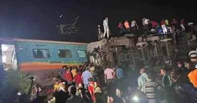 ഒഡിഷയിലെ ട്രെയിനപകടം: മരണം 233 ആയി; 900ലേറെ പേര്‍ക്ക് പരിക്ക്