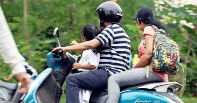ഇരുചക്ര വാഹനത്തില്‍ മൂന്നാം യാത്രക്കാരായി കുട്ടികളെ അനുവദിക്കും: ഗതാഗതമന്ത്രി ആന്റണി രാജു