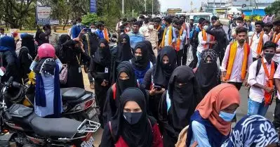 ഹിജാബ് വിവാദത്തിന് പിന്നാലെ സ്‌കൂള്‍ പൊളിച്ചു; മധ്യപ്രദേശിലും വര്‍ഗീയത ആളിക്കത്തിക്കാന്‍ ബി.ജെ.പി സര്‍ക്കാര്‍