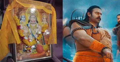 കാല്‍ക്കല്‍ പൂക്കള്‍, കാവി ഷാള്‍; ‘ആദിപുരുഷ് കാണാനെത്തിയ’ ഹനുമാന്റെ ചിത്രങ്ങള്‍ വൈറല്‍