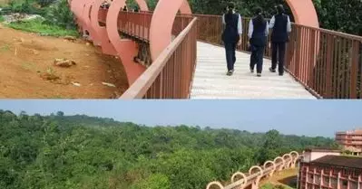 ആണ്‍കുട്ടികളുടെ കണ്ണ് പതിയാതെ പെണ്‍കുട്ടികള്‍ക്ക് ഹോസ്റ്റലുകളിലേക്ക് പോവാനൊരു നിര്‍മിതി; അമല്‍ ജ്യോതി കോളേജിലെ ആകാശ നടപ്പാതക്കെതിരെ വിമര്‍ശനം