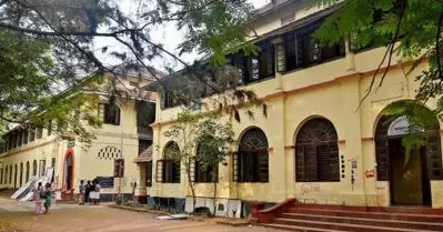 ഗസ്റ്റ് ലക്ചറര്‍ ആകാന്‍ മഹാരാജാസ് കോളേജിന്റെ പേരില്‍ വ്യാജ രേഖ; പൂര്‍വ്വ വിദ്യാര്‍ത്ഥിക്കെതിരെ പരാതി