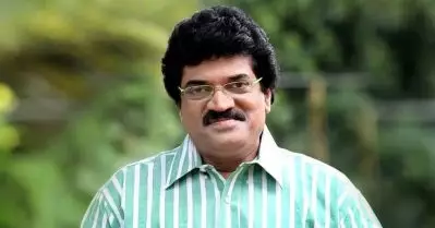 കായലിലേക്ക് മാലിന്യം വലിച്ചെറിഞ്ഞു; എം.ജി ശ്രീകുമാറിന് പിഴ