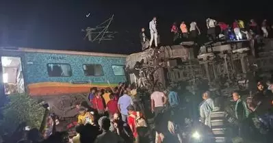 ഒഡിഷയില്‍ ട്രെയിനുകള്‍ കൂട്ടിയിടിച്ച് അപകടം; നാല് ബോഗികള്‍ പാളം തെറ്റി