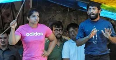 പ്രശ്‌നം പരിഹരിക്കുന്നത് വരെ ഏഷ്യന്‍ ഗെയിംസില്‍ പങ്കെടുക്കില്ല; ഓരോ ദിവസവും മാനസികമായി തളരുന്നു: സാക്ഷി മാലിക്