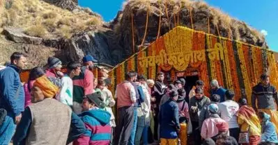 80 ശതമാനം ശരീര ഭാഗങ്ങള്‍ മറയ്ക്കുന്ന സ്ത്രീകള്‍ക്ക് മാത്രം പ്രവേശനം; ഉത്തരാഖണ്ഡില്‍ വിലക്കേര്‍പ്പെടുത്തി ക്ഷേത്ര കമ്മിറ്റികള്‍