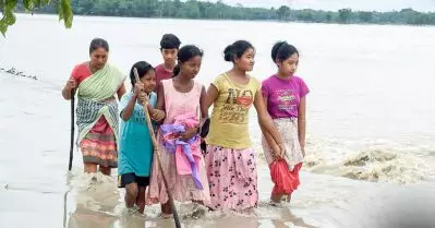 അസമിലെ വെള്ളപ്പൊക്കം; മൂന്ന് പേര്‍ മരിച്ചു; നാല് ലക്ഷത്തോളം പേരെ ബാധിച്ചെന്ന് റിപ്പോര്‍ട്ട്