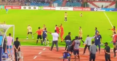 അടിച്ചത് സെല്‍ഫ് ഗോള്‍ ആണെങ്കിലും ഇവന്‍മാരുടെ ഷോയ്ക്ക് ഒരു കുറവും ഇല്ല; ഇന്ത്യന്‍ ബെഞ്ചിന് മുമ്പില്‍ പ്രകോപനവുമായി കുവൈത്ത് താരങ്ങള്‍; വീഡിയോ