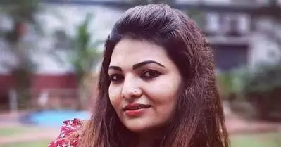 ഞാന്‍ നോക്കുമ്പോള്‍ ലിറിക്‌സ് മുഴുവന്‍ ഡബിള്‍ മീനിങ്ങ്; എന്റെ സിനിമയില്‍ ഇത് നടക്കില്ലെന്ന് പറഞ്ഞു: സാന്ദ്ര തോമസ്