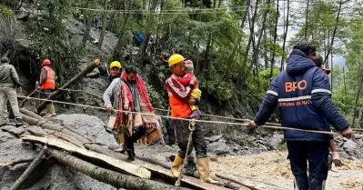 ഹിമാചല്‍ പ്രദേശില്‍ മഴക്കെടുതിയില്‍ 88 മരണം; 20,000 ടൂറിസ്റ്റുകള്‍ കുടുങ്ങിക്കിടക്കുന്നു