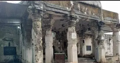 ക്ഷേത്രത്തിന്റെ രൂപമുണ്ടെന്ന് പരാതിപ്പെട്ട് മുസ്‌ലിം പള്ളി പൂട്ടിച്ചു; ഹൈക്കോടതിയെ സമീപിച്ച് ജുമാ മസ്ജിദ് ട്രസ്റ്റ് കമ്മിറ്റി