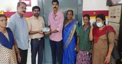 ലോട്ടറിക്കാരനെ ആദ്യം പൈസയില്ലെന്ന് പറഞ്ഞ് മടക്കി; 10 കോടിയുടെ ബമ്പറടിച്ചത് ഹരിതകര്‍മസേന അംഗങ്ങള്‍ക്ക്