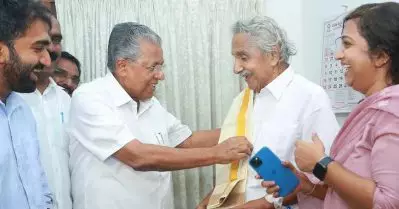 രോഗാവസ്ഥയിലും കേരളത്തിന്റെ മുക്കിലും മൂലയിലും ഉമ്മന്‍ ചാണ്ടിയെത്തി; പ്രത്യേകമായ നേതൃവൈഭവം പ്രകടിപ്പിച്ചു: മുഖ്യമന്ത്രി