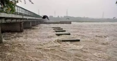 രാജ്യതലസ്ഥാനം പ്രളയത്തിലേക്ക്; യമുനയിലെ ഒഴുക്ക് നിയന്ത്രിക്കാന്‍ അമിത് ഷായുടെ സഹായം തേടി കെജ്‌രിവാള്‍