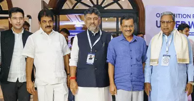 കോണ്‍ഗ്രസിനെതിരെ ട്വീറ്റുകള്‍ പാടില്ല; സോഷ്യല്‍ മീഡിയ ടീമിന് നിര്‍ദേശം നല്‍കി ആം ആദ്മി