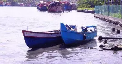 തിരുവനന്തപുരത്ത് മത്സ്യബന്ധന വള്ളം മറിഞ്ഞ് ഒരു മരണം; കാണാതായ മൂന്ന് പേര്‍ക്കായി തെരച്ചില്‍