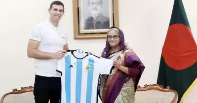 ഷെയ്ക്ക് ഹസീനയെ കണ്ട് ലോകകപ്പ് ഹീറോ; ബംഗ്ലാദേശ് ഹൃദയംനിറച്ചെന്ന് എമി