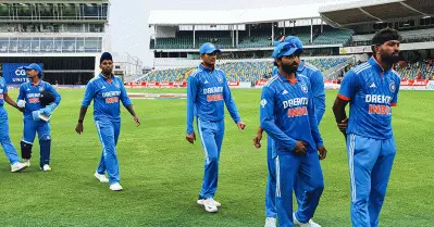 ഒരു വൈഡെങ്കിലും എറിയാമായിരുന്നില്ലേ… ഒറ്റ റണ്‍സിന് നഷ്ടപ്പെട്ടത് റെക്കോഡ്; സൗത്ത് ആഫ്രിക്ക ചിരിക്കുന്നു