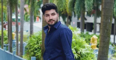 ഒമ്പതില്‍ പഠിക്കുമ്പോള്‍ പപ്പ മരിച്ചു; അമ്മ ജീവിച്ചിരിപ്പുണ്ടോ മരിച്ചോ എന്നറിയാത്ത അവസ്ഥയിലായി: ജീവ