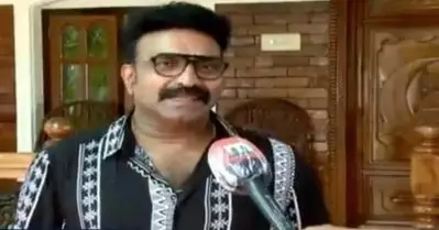 കോട്ടയം നസീറിനോട് ഉമ്മന്‍ ചാണ്ടിയെ അനുകരിക്കാന്‍ ആവശ്യപ്പെട്ട് റിപ്പോര്‍ട്ടര്‍; വിമര്‍ശനം