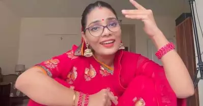 ബി.ജെ.പി നേതാവ് മൂത്രമൊഴിച്ച സംഭവം; വിമര്‍ശിച്ച ഗായിക നേഹ സിങ്ങിനെതിരെ കേസ്