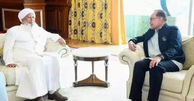 മലേഷ്യന്‍ പ്രധാനമന്ത്രിയുമായി കൂടിക്കാഴ്ച നടത്തി കാന്തപുരം