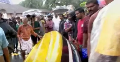 കടല്‍ക്ഷോഭം രൂക്ഷമായിട്ടും നടപടിയില്ല; തൃക്കണ്ണാടില്‍ മത്സ്യത്തൊഴിലാളികളുടെ റോഡ് ഉപരോധം