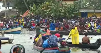ചമ്പക്കുളം ജലോത്സവത്തില്‍ വള്ളം മറിഞ്ഞു; അപകടത്തില്‍പ്പെട്ട 15 പേരെയും രക്ഷപ്പെടുത്തി