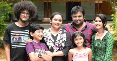 ഏറ്റവും മികച്ച സിറ്റ്-കോം സീരിയല്‍ ലെവലിലേക്ക് മാറി; ചര്‍ച്ചയായി ഉപ്പും മുളകും