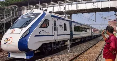 വന്ദേഭാരതിന് വേണ്ടി മറ്റു തീവണ്ടികള്‍ പിടിച്ചിടുന്നത് മനുഷ്യാവകാശ ലംഘനം; റിപ്പോര്‍ട്ട് തേടി മനുഷ്യാവകാശ കമ്മീഷന്‍