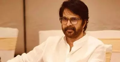 ബസൂക്കയിലെ പോര്‍ഷന്‍സ് തീര്‍ത്തു ; വ്യത്യസ്ത ലൈനപ്പുമായി മമ്മൂട്ടി