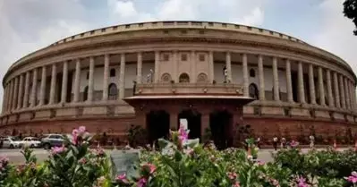 അജണ്ട വ്യക്തമല്ല; പാര്‍ലമെന്റിന്റെ പ്രത്യേക സമ്മേളനം സെപ്റ്റംബര്‍ 18 മുതല്‍ 22 വരെ ചേരുംContent Highlight: DYFI wants candidate Chandi Oommen to respond on the issue of murder case accused Nikhil Paili controlling UDF campaign