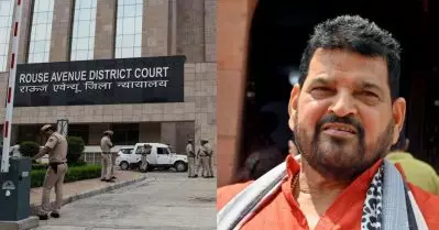 അനുവാദമില്ലാതെ സ്പര്‍ശിക്കുന്നത് ബലപ്രയോഗമല്ലെങ്കില്‍ പിന്നെന്താണ്? ദല്‍ഹി കോടതിയോട് ഗുസ്തി താരങ്ങള്‍