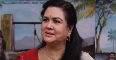 എന്തിനാണ് ലേഡി സൂപ്പര്‍സ്റ്റാറും ലേഡി ഡയറക്ടറും, സൂപ്പര്‍സ്റ്റാര്‍ പോരെ: ഉര്‍വശി