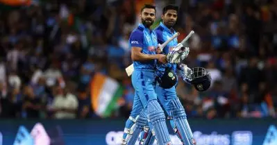 സൂര്യയുടെ മൂന്നാം സിക്‌സറില്‍ വീണ് വിരാട്; മുമ്പിലുള്ളത് രോഹിത് മാത്രം
