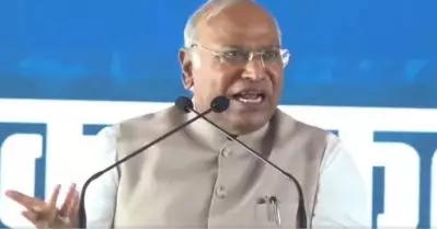 ബ്രിട്ടീഷ് സര്‍ക്കാരിനെതിരെ പോരാടിയ കോണ്‍ഗ്രസിനെന്ത് മോദി’ : മല്ലികാര്‍ജുന്‍ ഖാര്‍ഗെ