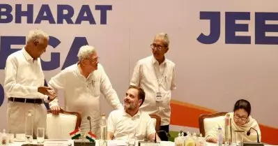 സി.പി.ഐ.എമ്മില്‍ നിന്നും ഗാന്ധി കുടുംബത്തില്‍ നിന്നും അംഗങ്ങളില്ലാതെ ഇന്ത്യയുടെ കോര്‍ഡിനേഷന്‍ സമിതി