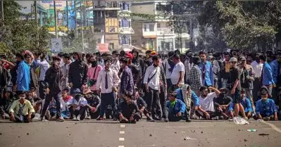 മണിപ്പൂരിൽ കൗമാരക്കാരുടെ കൊലപാതകം; വിദ്യാർത്ഥികൾ ബി.ജെ.പി ഓഫീസിന് തീയിട്ടു, പ്രശ്നബാധിത മേഖലയായി പ്രഖ്യാപിച്ചു