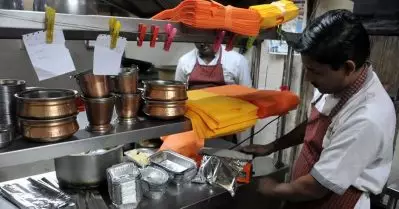 ഹോട്ടലിലെ ഭക്ഷണ പാഴ്‌സൽ; പാത്രം കൊണ്ടുവരുന്നവർക്ക് വിലയിളവ്