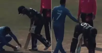 സീനിയറല്ലേ? എങ്ങനെ ഷൂ ലെയ്‌സ് കെട്ടിത്തരാന്‍ പറയും: വൈറലായി ബാബറിന്റെയും നബിയുടെയും വീഡിയോ
