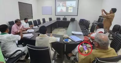 ഭാഗൽ കാൻഡി ക്രഷ് കളിക്കുന്നത് പരാജയം ഉറപ്പിച്ചതുകൊണ്ടെന്ന് ബി.ജെ.പി; തീരുമാനിക്കേണ്ടത് ജനമെന്ന് ഭൂപേഷ് ഭാഗൽ