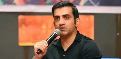 ഇംഗ്ലണ്ടില്‍ അവനൊഴികെ ബാക്കിയെല്ലാവരും ആക്രമിച്ചു കളിക്കാന്‍ ആഗ്രഹിക്കുന്നു: വിമര്‍ശനവുമായി ഗംഭീര്‍