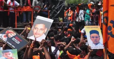 വിനായക ചതുര്‍ത്തി ഘോഷയാത്രയില്‍ ഗോഡ്സെയുടെ പോസ്റ്റര്‍; വി.എച്ച്.പി പ്രവര്‍ത്തകര്‍ക്കെതിരെ കര്‍ണാടകയില്‍ കേസ്