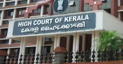 20,000ത്തോളം പേര്‍ക്ക് വോട്ട് ചെയ്യാനാവാത്തത് നിര്‍ഭാഗ്യകരം; പോസ്റ്റല്‍ വോട്ട് നിഷേധത്തില്‍ തെരഞ്ഞെടുപ്പ് കമ്മീഷനെതിരെ ഹൈക്കോടതി