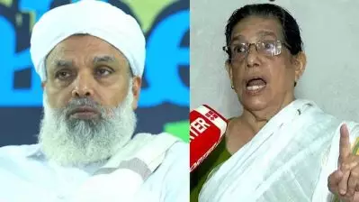 ആര്‍ക്കും കേറി കൊട്ടാന്‍ പറ്റുന്നവരല്ല മുസ്‌ലിം സ്ത്രീ; ഉമര്‍ ഫൈസിയുടെ പരാമര്‍ശത്തിനെതിരെ തട്ടമൂരി പ്രതിഷേധിച്ച് വി.പി. സുഹ്‌റ