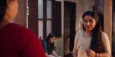 അത്തരം കഥാപാത്രങ്ങളോട് എനിക്കിത്തിരി സോഫ്റ്റ് കോര്‍ണറുണ്ട്; മധുര മനോഹര മോഹത്തിലെ മീരയെ കുറിച്ച് രജിഷ