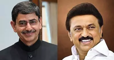 ‘കള്ളക്കച്ചവടക്കാരന്‍ ദ്രാവിഡമന്വേഷിക്കുന്നു; ഗവര്‍ണറായി അദ്ദേഹം ഇവിടെ തന്നെ തുടരണം’: പരിഹാസവുമായി എം.കെ സ്റ്റാലിന്‍