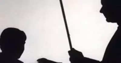 അസംബ്ലിയില്‍ പ്രധാനധ്യാപിക ദളിത് വിദ്യാര്‍ത്ഥിയുടെ മുടിമുറിച്ചു; ജാമ്യമില്ലാ വകുപ്പ് പ്രകാരം കേസ്