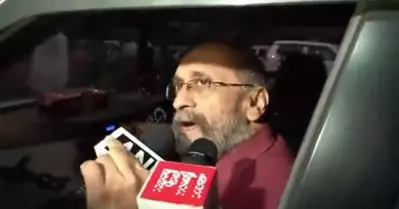 ‘മോദിജി ദൈവത്തിന്റെ അവതാരമാണ്, ഇനി അടുത്ത ചോദ്യം ചോദിക്കൂ’; സർക്കാസവുമായി പരൻജോയ് ഗുഹ തകുർത്ത